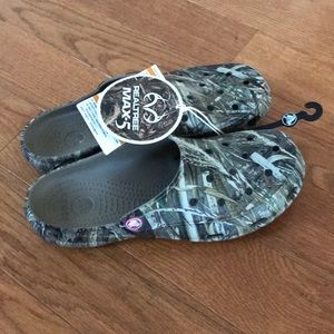 Women’s Freesail Camo Crocs size 9